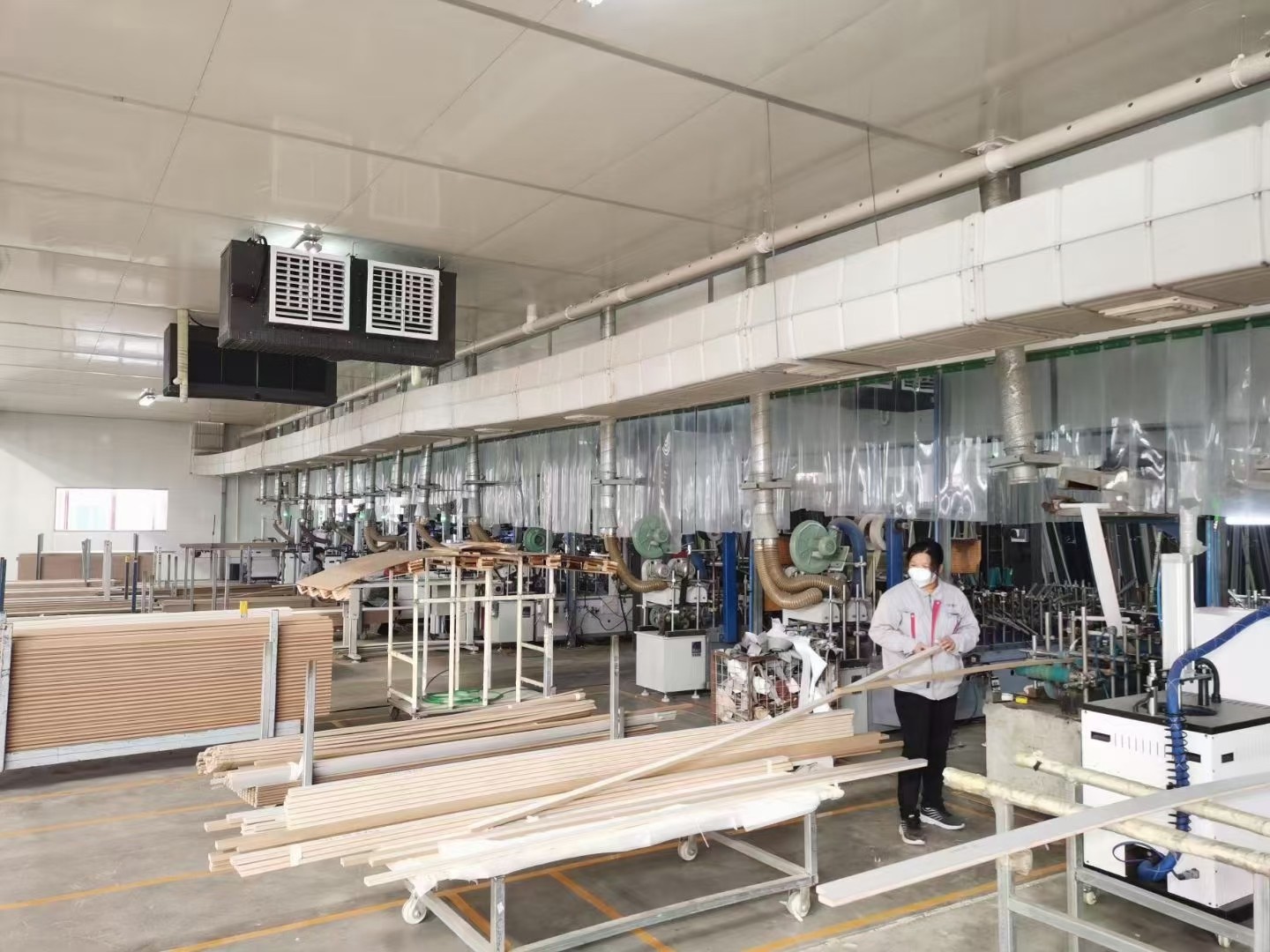 節能省（shěng）電空調組裝現場1.jpg